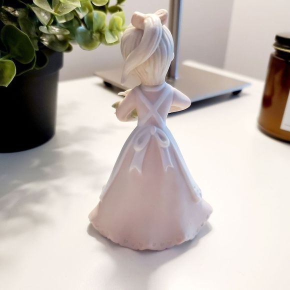 🌺 3/25 Christopher Collection figurine, October, girl with flowers - Picture 3 of 5